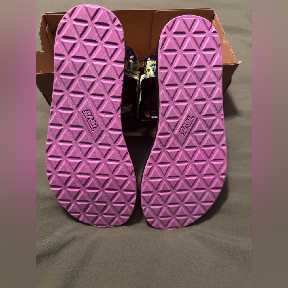 NWT/NIB Teva Original Universal Women's Sandals. Size 8 - Picture 4 of 5